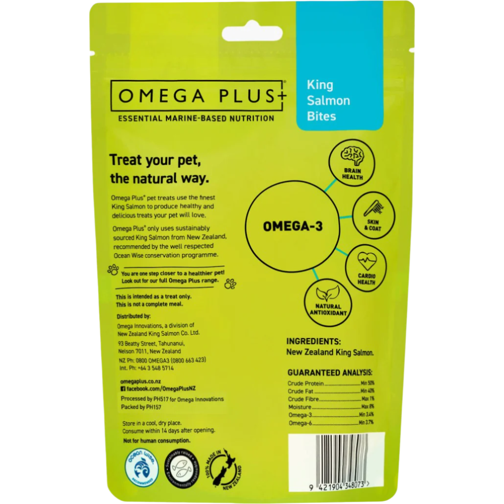 Omega Plus King Salmon Mini Bites 80g, nutritious cat treats made from New Zealand salmon, packed with omega-3 for a shiny coat and overall health
